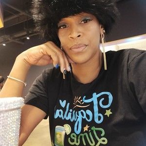 Meet your Posher, Malaika